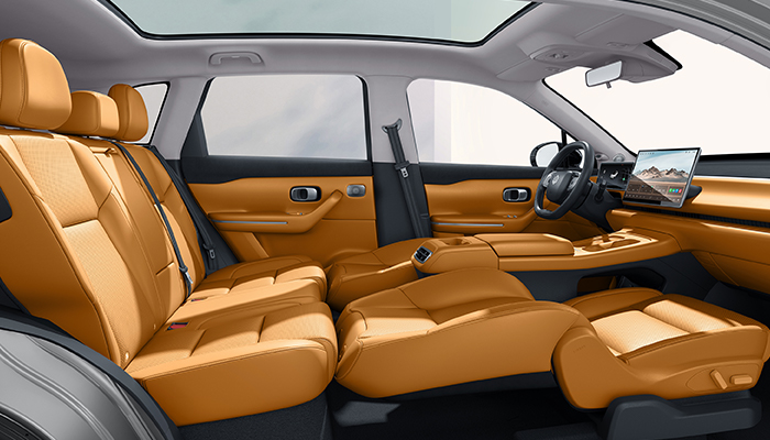 Spacious and comfortable with heated OEKO-TEX® STANDARD 100 Certified seats, all the benefits of leather but at the same time being responsible, sustainable and protecting natural resources. Delivering a serene driving experience without noise or vibrations