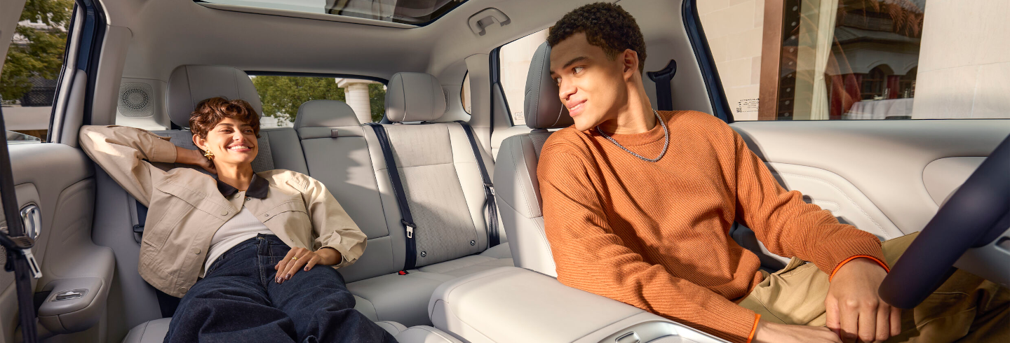 SPACIOUS AND VERSATILE INTERIOR